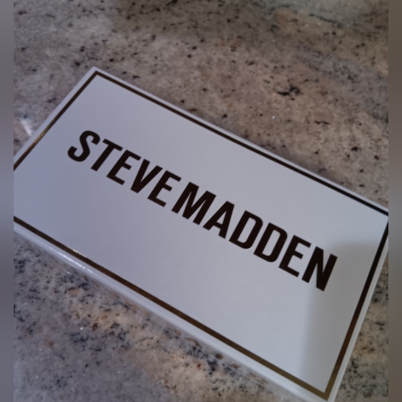 Steve Madden Trifold Embossed Logo Rose Pink Wallet Logo Beautiful - Picture 3 of 4